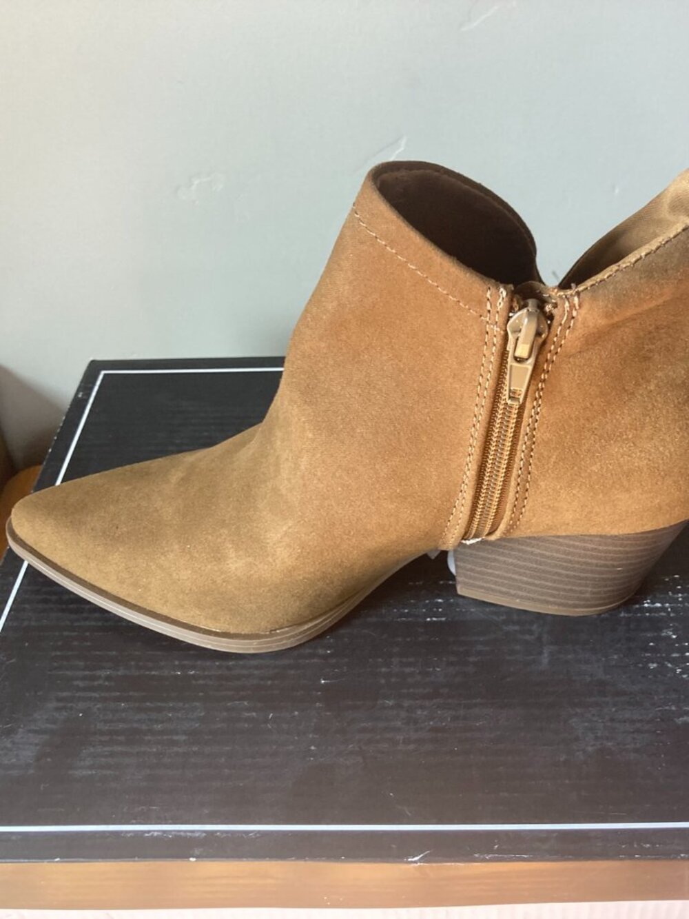 Qupid Vaca-28 Coffee Suede Pointed Toe Western Ankle Booties Size 7 NIB